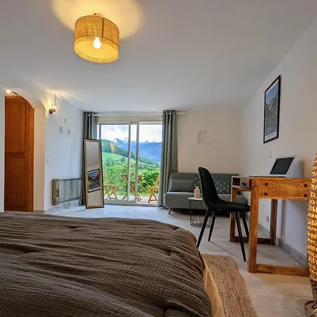 La Bigourdane Grand Confortable & קמפן