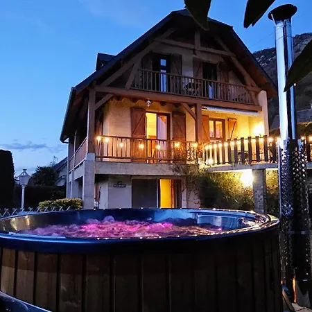 La Bigourdane Grand Confortable & Holiday home Campan